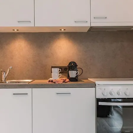 Huswell - Sunny In With Big Terrace Apartment